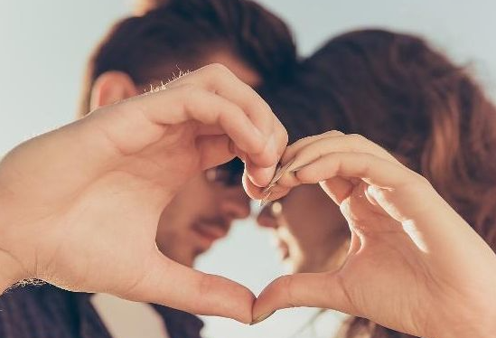 缺爱型人格适合什么伴侣 偏执是缺爱的表现吗