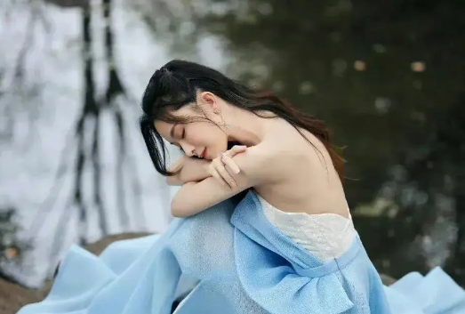 白月光是暗恋还是初恋 白月光的厉害之处在于什么