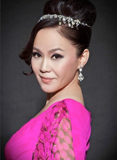 吴静,女,中国东方演艺集团歌唱家,国家一级演员.