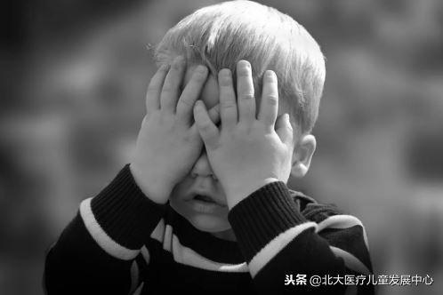 孤独症的具体的表现是什么?