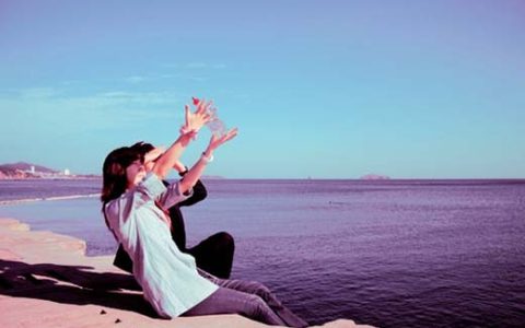 楼上飘下的女人内衣